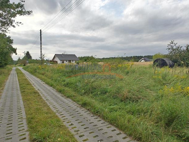 Duża działka budowlana przy drodze publicznej